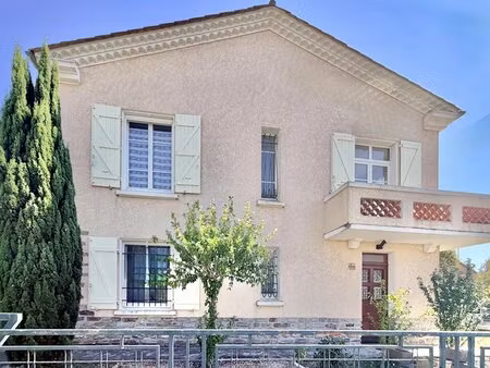 belle maison familiale de 4 chambres  proche de toutes les commodités