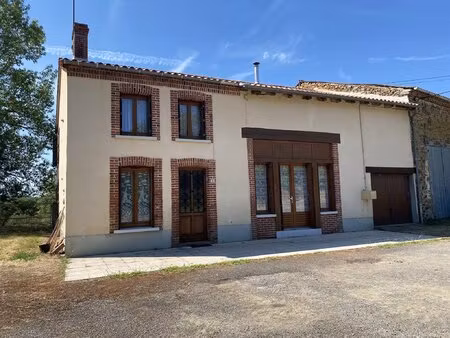 jolie maison située dans un hameau avec jardin et garage