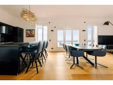 appartement avec vue sur la mer  avec piscine et parking