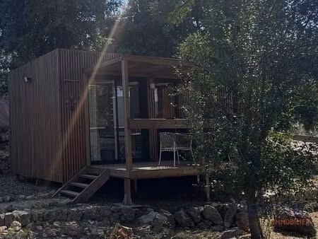 le thoronet  tiny house meublée  de 20 m2  édifiée sur un terrain de 420 m2.