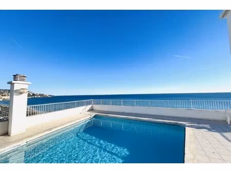 carré d'or — 55 m² au dernier étage  40 m² de solarium  vue sur la mer  piscine sur le...