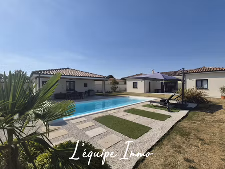 villa de plain-pied comprenant 3 chambres avec piscine et t2