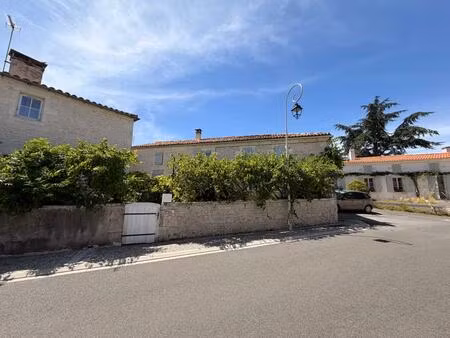 vente maison 4 pièces 159 m² beurlay (17250)