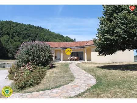 vente maison 6 pièces 121 m² à arpajon-sur-cère (15130)  274 000 €