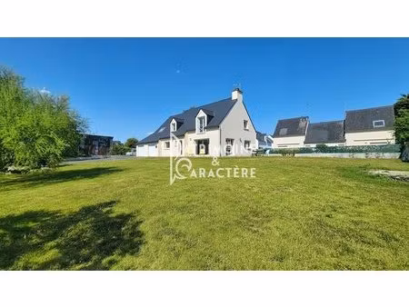 proche des plages de penvins  spacieuse et lumineuse maison fami