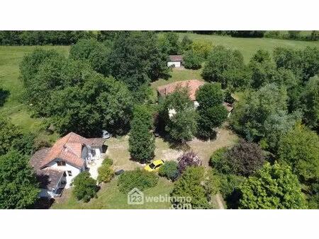 propriété d'exception sur près de 8 hectares. lac privé