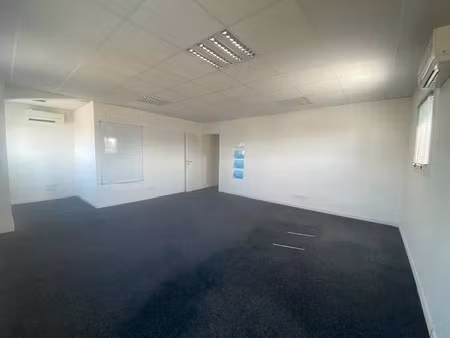 location locaux professionnels 200 m² à tresses (33370)  2 058 €