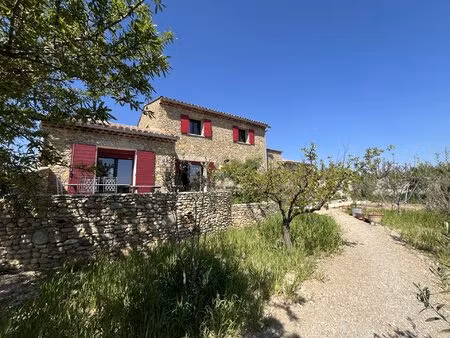 maison en pierre au calme à 10 min de nyons