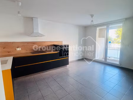 à louer! appartement t2 avec terrasse + parking