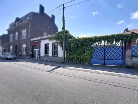maison a usage commercial avec jardin et entreposage