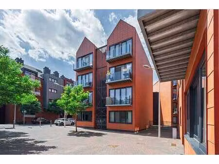 appartement une chambre avec parking bien situé!