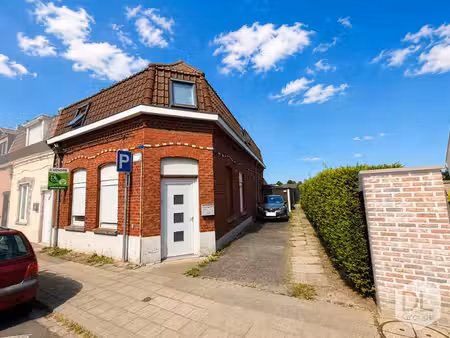 grande maison rénovée avec 4 chambres  jardin et 3 places de