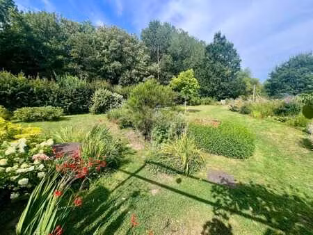 magnifique petit coin de paradis avec splendide jardin