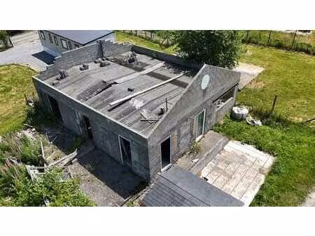terrain de 2 ares 43 centiares avec bâtiment à réhabiliter o