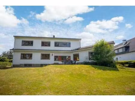 grande maison 7 chambres située dans les parcs d'embourg