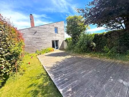 un bien alliant habitation de 255m² et un hangar de 150 m² !