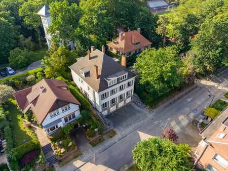 immeuble de rapport : 5 logements avec jardin et parkings