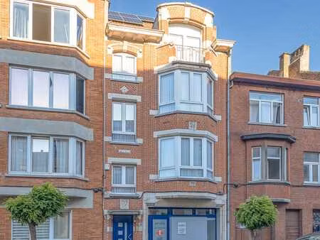 immeuble mixte prêt à habiter  avec appartement et bureaux.