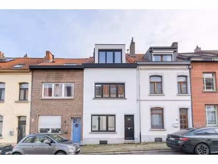 maison 3 chambres très joliment rénovée en partie meublée