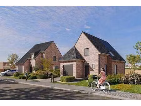 maison récemment construite avec 4 chambres dans la woestine
