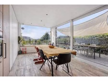 maison familiale spacieuse avec jardin ensoleillé près du ce