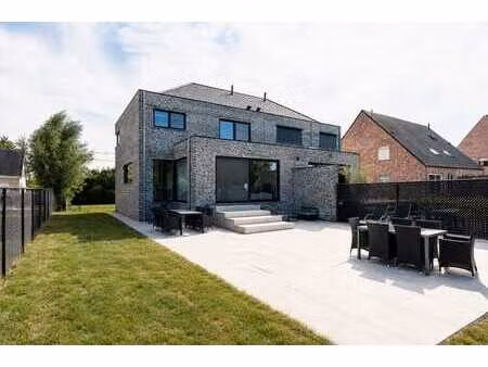 moderne energiezuinige gezinswoning (2022) op een perceel...