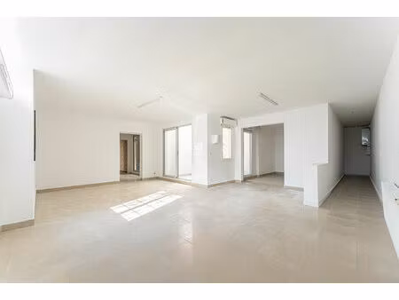 local commercial marseille167 m2 - 2 places de parking - 13015
