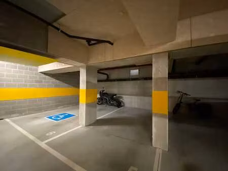 uccle/calevoet : emplacement de parking