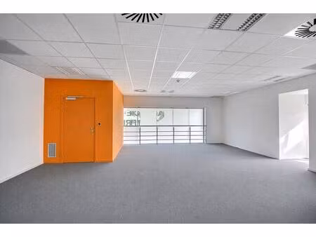 bureaux à louer à chaussée de bruxelles 204 lodelinsart (vbe46769)
