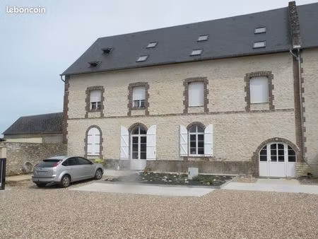 studio mezzanine dans petite copropriété