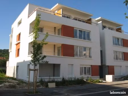 appartement t3 terrasse - excellent état - 74 m²