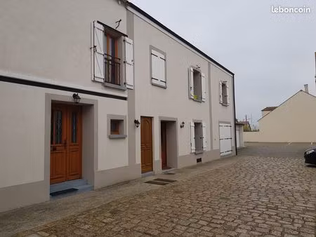 loue f2 aubergenville