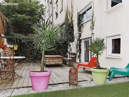 appartement meuble et climatise en duplex avec terrasse