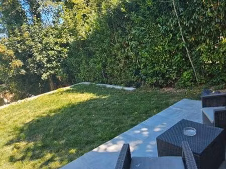 location proche disney et transports en communs + jardin privé