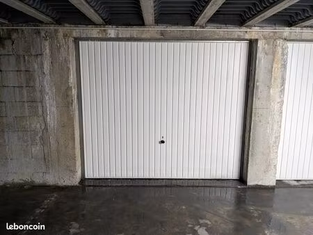 grand box de 13.55 m² à louer