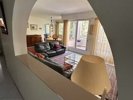 spacieux 4 pieces meuble avec terrasse et parking