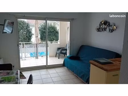 f2 balcon sud plage commerces 150 mètres
