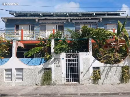 3 studios proche lycée port-louis