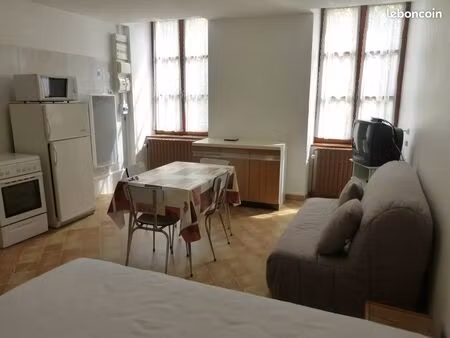 studio meublé de 25m deux fenêtres trés lumineux privas