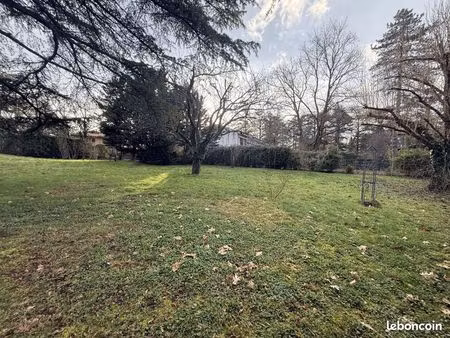 terrain à bâtir de 930 m² à charbonnieres-les-bains (69)