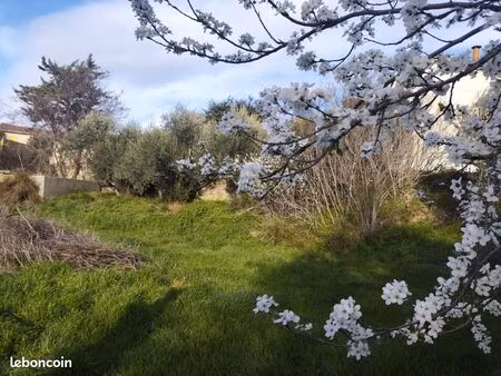 beau terrain constructible  proche centre-ville et tour luma