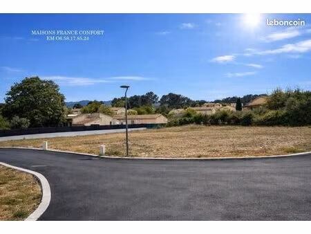terrain 452 m² greasque