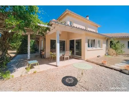 maison 6 pièces 148 m²