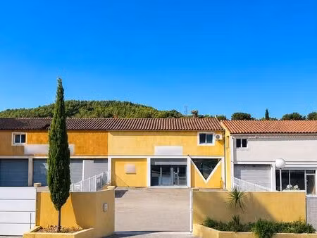 ensemble immobilier commercial et habitation – saint-mitre-les-remparts
