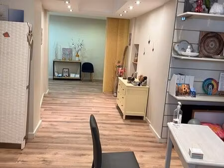 local commercial - mur et fond