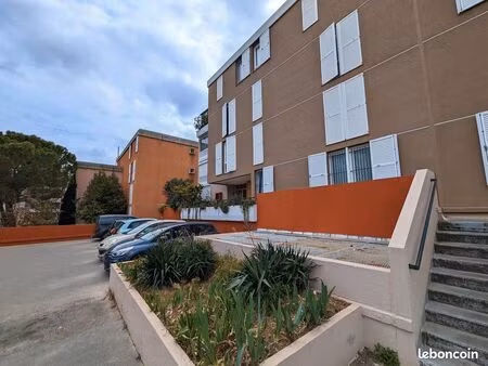 t1/2 29 m² en rdc surélevé parking facile