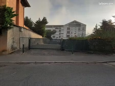 a louer garage à bron
