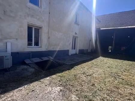 maison de caractère à rénover – 120 m² habitables – grange de 300 m² – terrain de 8 ares