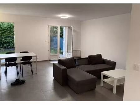 à louer – appartement meublé avec jardin et garage