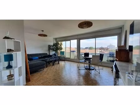 2 pièces 65 m² villeurbanne - t2 meuble de 65 m² + balcon
